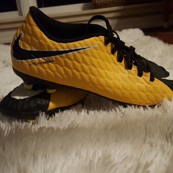 Nike HyperVenom Soccer Cleats - Picture 3 of 3
